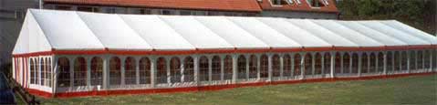 Teltudlejning af aamand rd/hvid 12 m. - 12 meter bredt telt med rd/hvide sider - Aamand Udlejningscenter