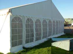 Telt til udlejning af 10x21 m telt, aamand-hvid alu uden gulv - 101211  Aamand Udlejningscenter.