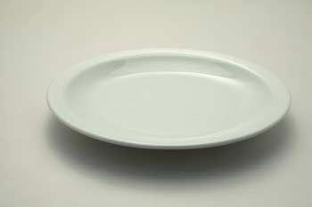 Udlejning af frokost tallerkener, 21 cm, hvid basis, smal fane - 10320 Alt til festen - Aamand Udlejningscenter.
