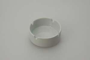 Udlejning af askebgre, hvid porceln  8.5 cm - 10603 Alt til festen - Aamand Udlejningscenter.
