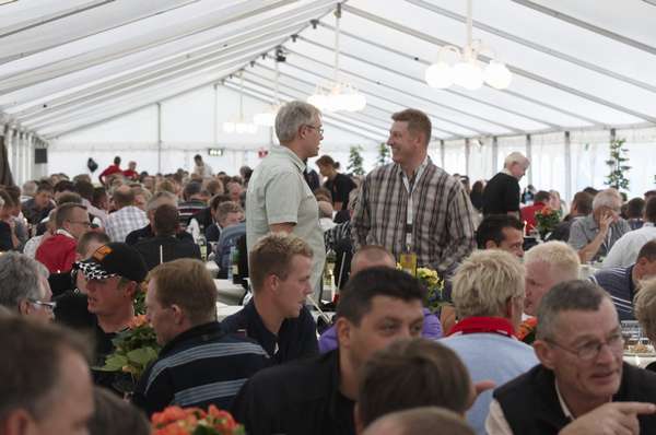 Festtelt-erhverv, borde inde i telt- www.aamands.dk