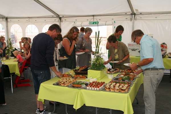 Festudlejning-jylland stole og borde inde i telt- www.aamands.dk