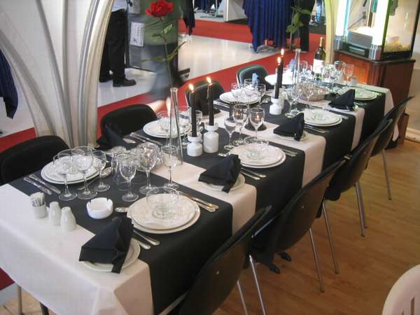Borde og stole til fest i R�dekro