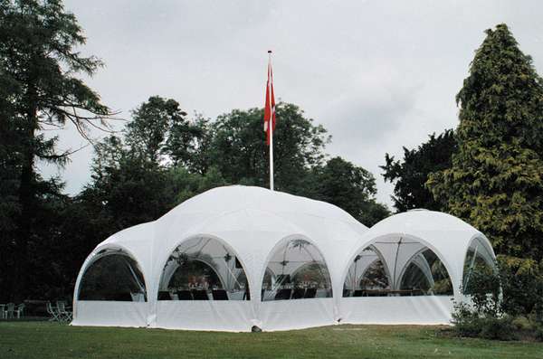 Telt i haven, bryllupstelt i stor bryllup.jpg - www.aamands.dk