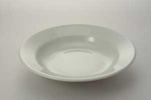 Udlejning af dybe tallerkener, 21 cm, hvid basis, bred fane - 10202  Aamand Udlejningscenter.